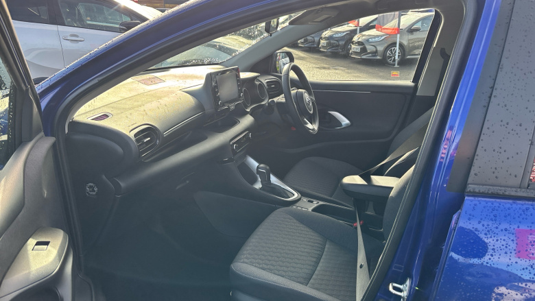 Toyota Yaris 1.5 Hybrid Design 5dr CVT Hybrid Hatchback